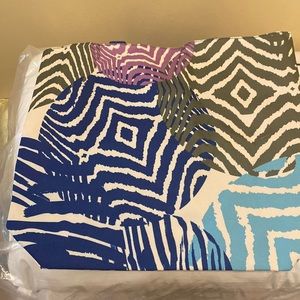 Brand new tote with handles